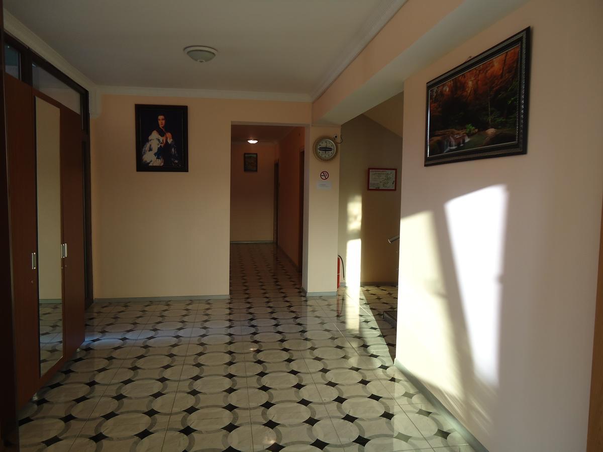 Hotel Nikala Tskaltubo Ngoại thất bức ảnh